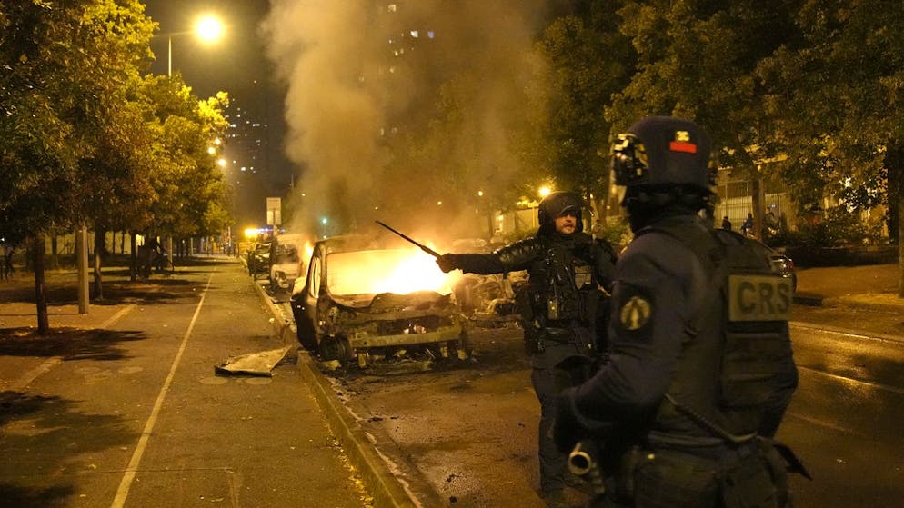 Morto un giovane manifestante. Francia, banlieue in rivolta: «Tenete i vostri figli a casa»