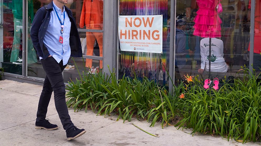 Les revenus des ménages américains ont augmenté de 0,4% en mai, après +0,3% en avril. Quant aux dépenses, elles ont fortement ralenti: +0,1% contre +0,6% le mois précédent. (archives)