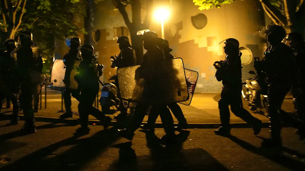 Weitere Unruhen in Frankreich – Beerdigung am Nachmittag - Gallery. Auch in Nanterre kam es zu Ausschreitungen.