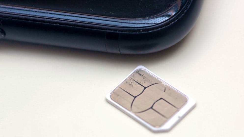 Was kostet eine Bot-Armee?. Mit dieser fiesen SIM-Karten-Masche wird im Netz gezielt manipuliert