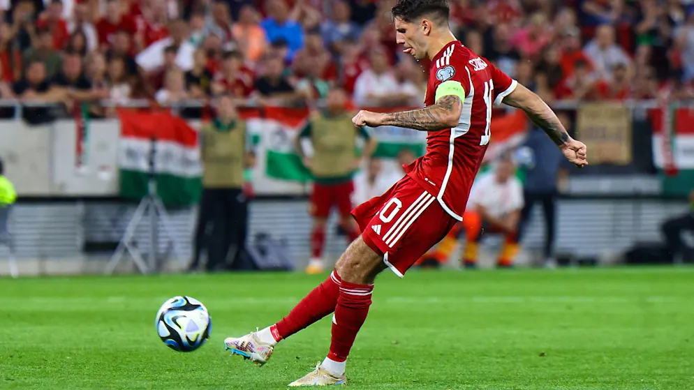 Dominik Szoboszlai, hier als Captain der ungarischen Nationalmannschaft, verfügt nicht nur über eine exzellente Schusstechnik