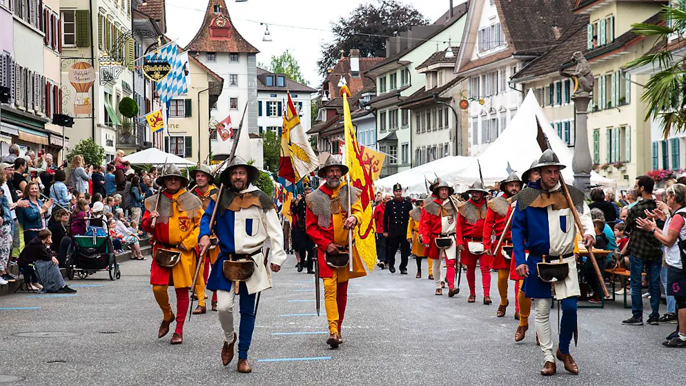 Festumzug im "Städtli Sempach".