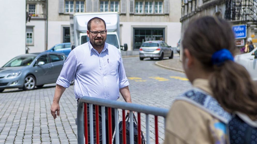 Der Schwyzer Kantonsrat Bernhard Diethelm (SVP) wies zum Prozessbeginn die schweren Vorwürfe der Zürcher Staatsanwaltschaft zurück. (Archivbild)