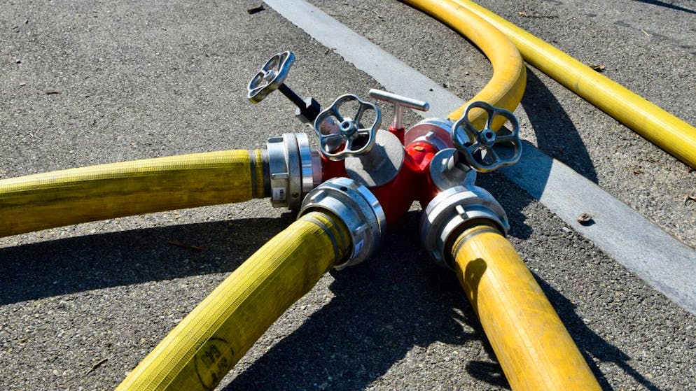 In einem Wetziker Garagenbetrieb ist am Montag ein Feuer ausgebrochen. 