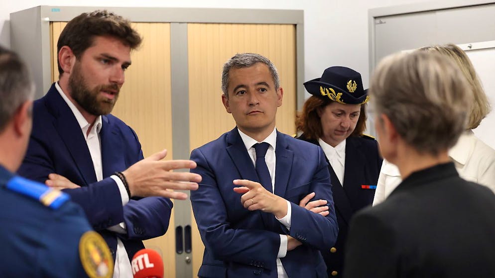 Proteste. Francia, in centinaia al raduno per il sindaco colpito