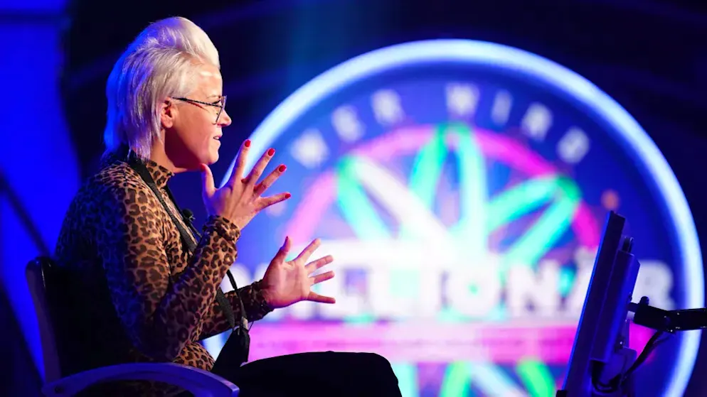 So läuft «Wer wird Millionär?» – Ex-Kandidatin: «Günther Jauch verunsichert einen.». Als sie sich im TV sah, habe sie sich gefreut, dass ihre Frisur gut sass. 