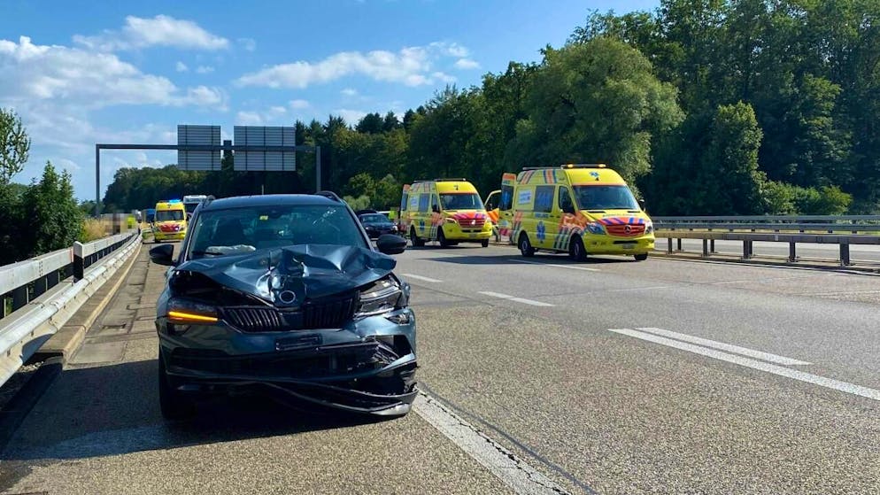 Vier Personen erlitten bei der Auffahrkollision auf der A1 bei Deitingen SO leichte Verletzungen.