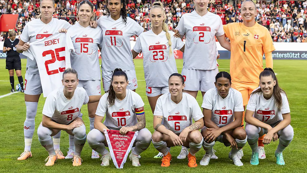 Schweizerinnen mit torlosem Remis im letzten WM-Test - Gallery. Ramona Bachmann (Nr. 10) führte die Schweiz in Abwesenheit von Lia Wälti als Captain an