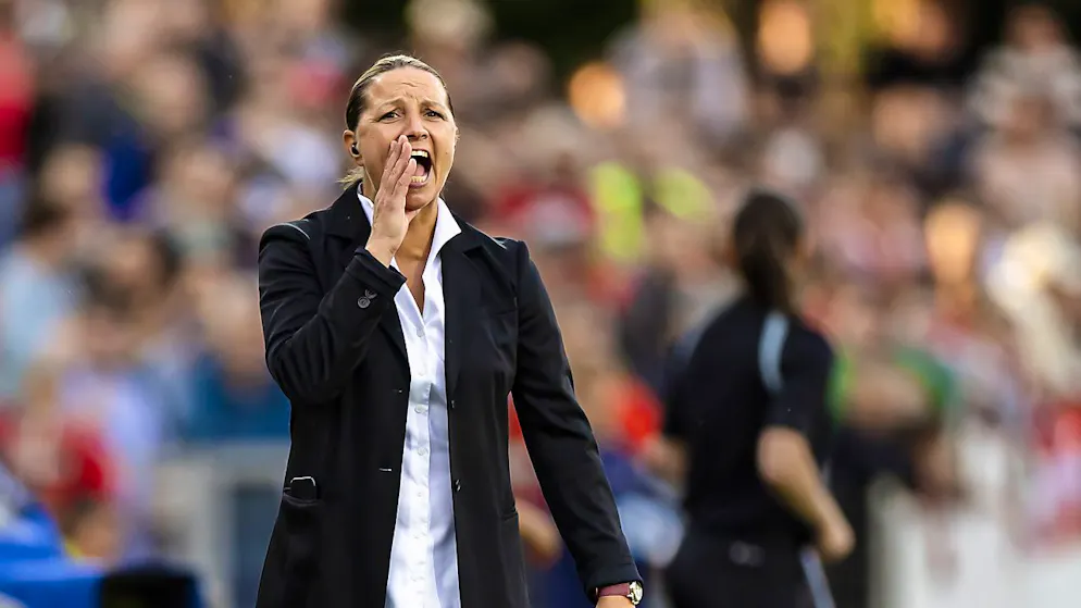 Schweizerinnen mit torlosem Remis im letzten WM-Test - Gallery. Die Nationaltrainerin Inka Grings treibt ihr Team an