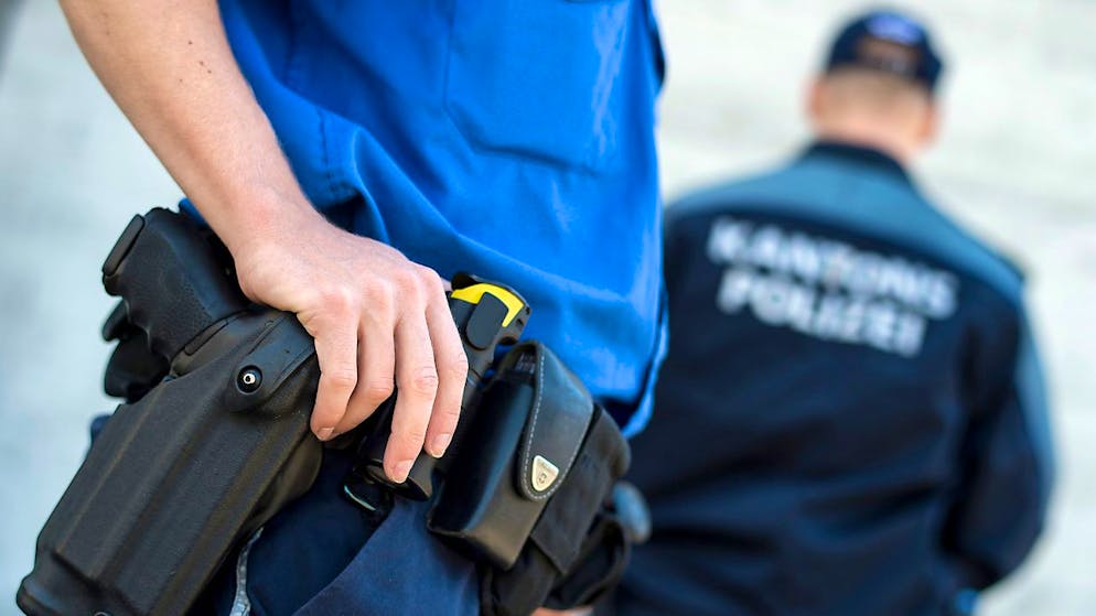 Die Kantonspolizei Aargau sucht Zeugen, die Angaben zum Raubüberfall vom Dienstagabend in Aarburg und dem geflüchteten Täter machen können. (Symbolbild)