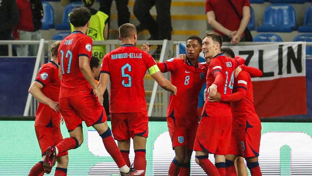 Englands U21-Fussballer freuen sich über den Finaleinzug