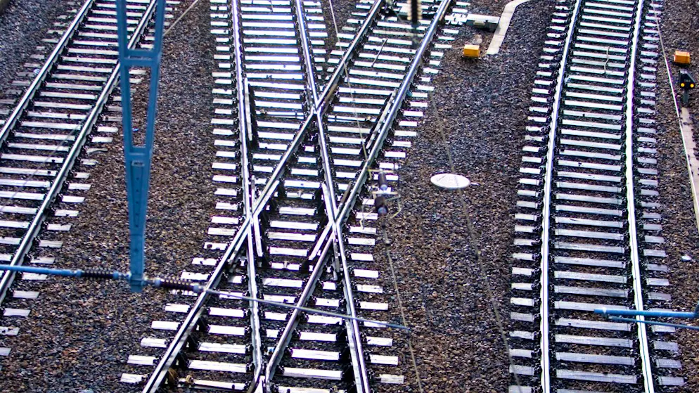 Der Brand einer Lokomotive im Bahnhof Zürich-Altstetten hat am Donnerstag den Bahnverkehr beeinträchtigt. (Symbolbild)