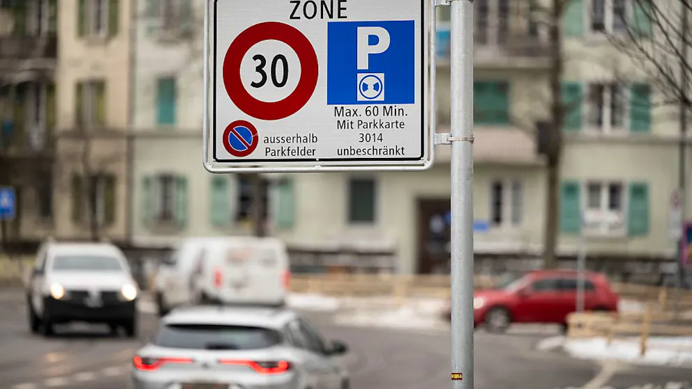 In der Stadt St. Gallen darf auf der Hauptverkehrsachse keine Tempo 30 Zone eingeführt werden. Dies hat die Kantonsregierung entscheiden. (Symbolbild)