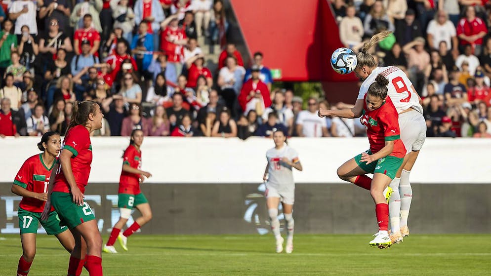 Vor der grossen Reise gibt es einige Fragezeichen - Gallery. Ana Maria Crnogorcevic spielte im 4-4-2 mit Raute auf den ungewohnten Halbpositionen