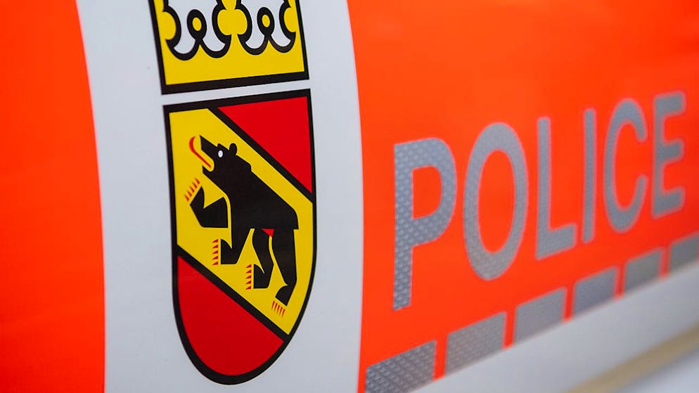 Die Berner Kantonspolizei musste aufgrund des Unfall in Sutz-Lattrigen den Verkehr während rund zwei Stunden regeln. (Symbolbild)