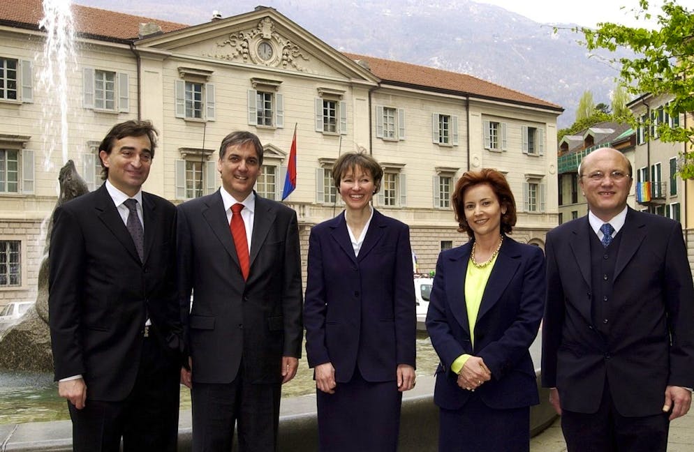 Marco Borradori, Gabriele Gendotti, Patrizia Pesenti, Marina Masoni e Luigi Pedrazzini in posa nella Piazza della Foca.