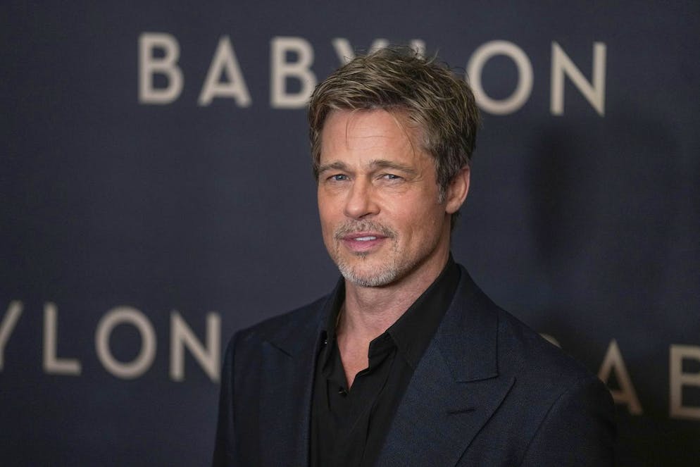 Ecco l'originale: l'attore Brad Pitt posa per i fotografi all'arrivo dell'anteprima del film «Babylon» a Parigi, il 14 gennaio 2023. Dei truffatori hanno usato la sua identità e hanno rubato a una donna una somma di circa 186.000 dollari.