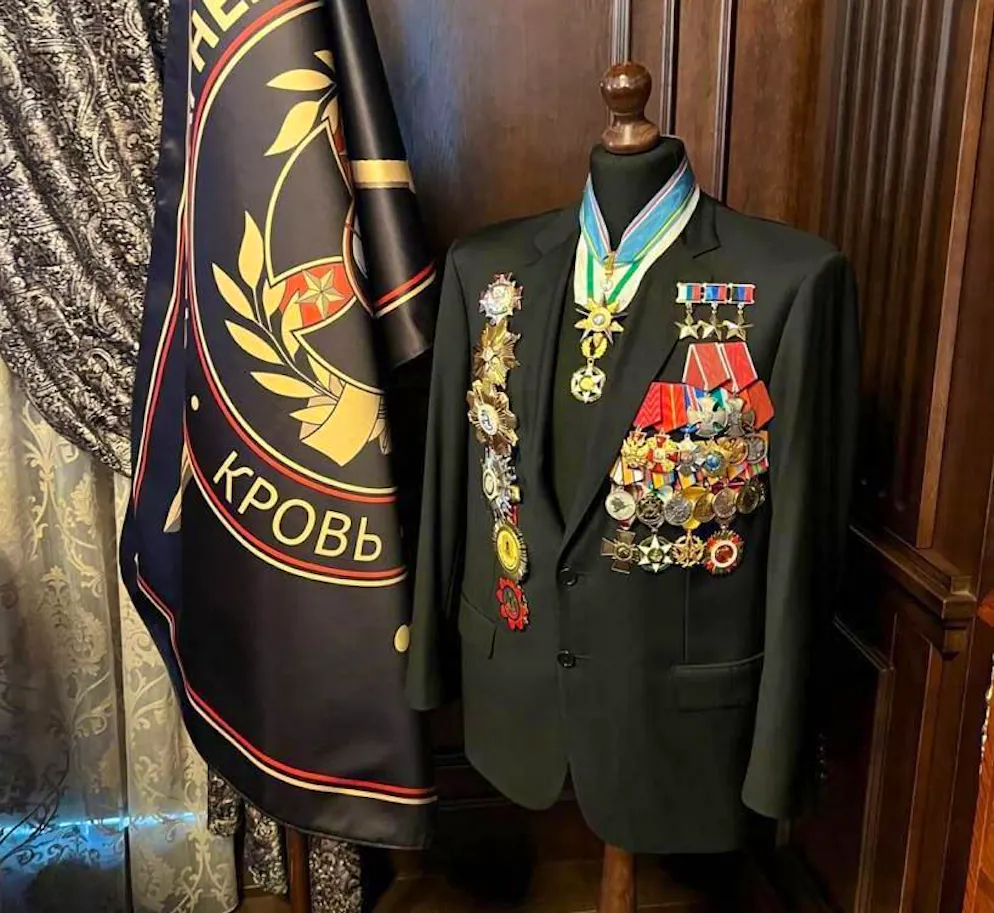 Prigoschins Haus in St. Petersburg: Einblick ins Privatleben. Held der Russischen Föderation: Prigoschins Orden.