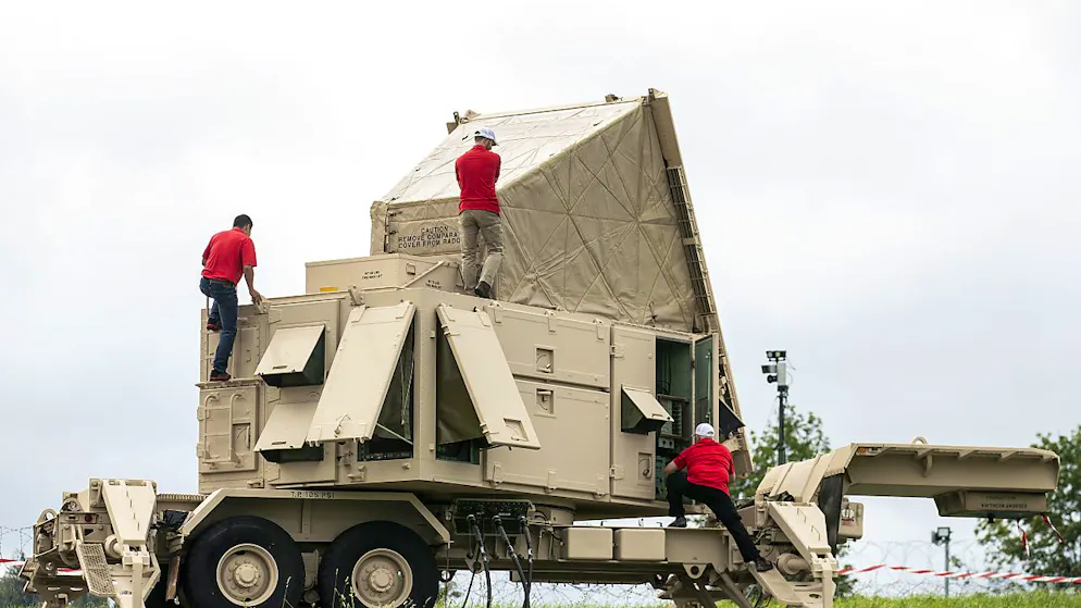 Von der Beteiligung am European Sky Shield erwartet sich die Schweiz Synergien: Radar des amerikanischen Patriot-Luftabwehrsystems vor Tests in Menzingen ZG. (Archivbild)