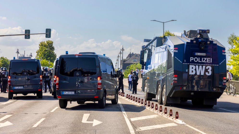 28 verletzte Polizisten bei Eritrea-Festival - Gallery. Nach den Ausschreitungen rund um das umstrittene Eritrea-Festival in Giessen hat sich die Lage nach Einschätzung der Polizei am Samstagnachmittag wieder etwas beruhigt.