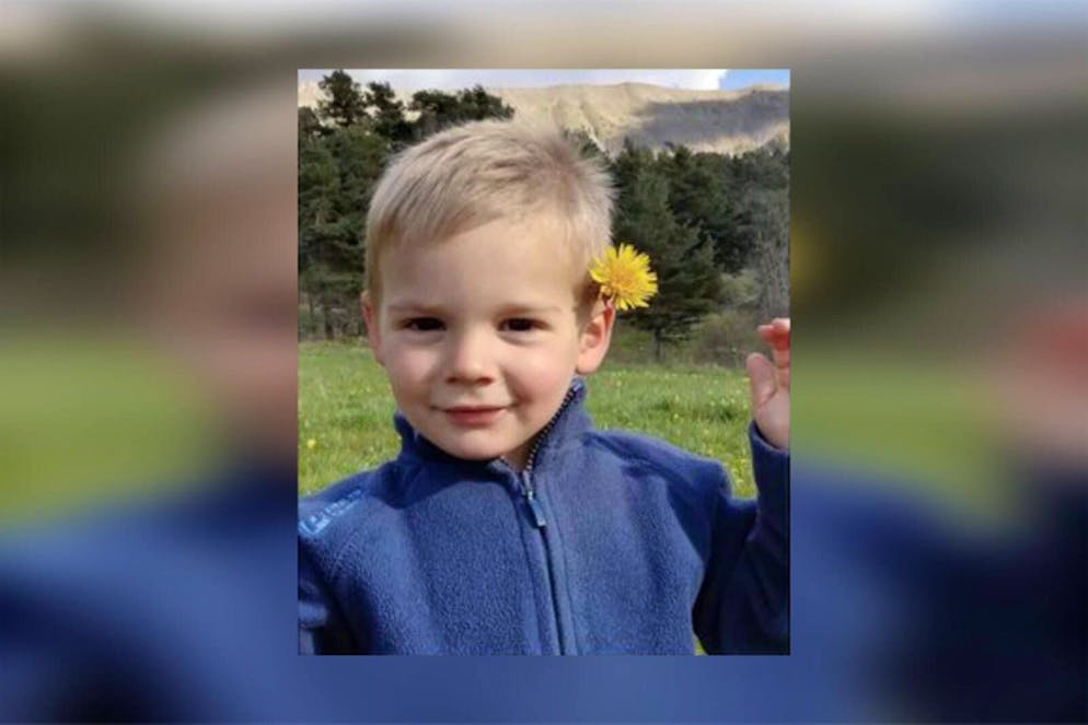 Près de neuf mois après qu'il s'est évaporé, le 8 juillet 2023, alors qu'il venait d'arriver chez ses grands-parents maternels pour l'été, au Haut-Vernet, le crâne et des dents de l'enfant puis les vêtements qu'il portait le jour de sa disparition ont été retrouvés.