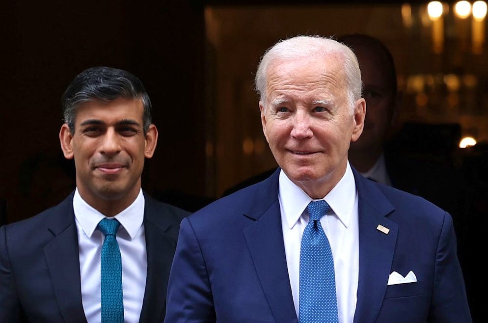 Il presidente degli Stati Uniti Joe Biden lascia il numero 10 di Downing Street con il primo ministro britannico Rishi Sunak a Londra in Inghilterra, il 10 luglio 2023.