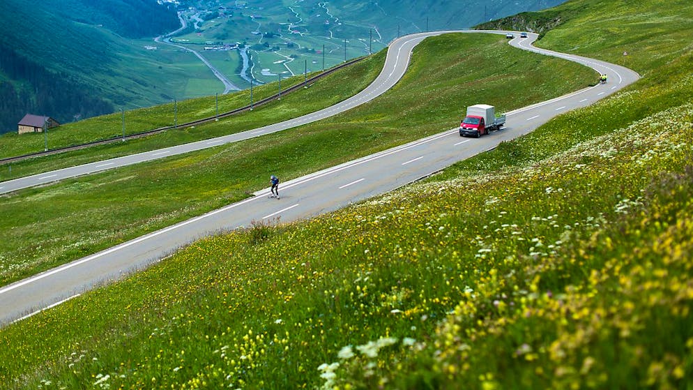 Die Strasse zwischen Andermatt und Oberalppass. (Archivaufnahme)