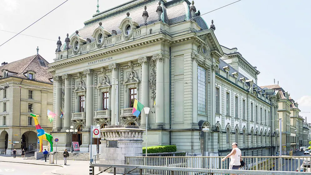 Das Berner Stadttheater. Der Gemeinderat will Bühnen Bern nicht dreinreden beim Gehalt für den Intendanten.
