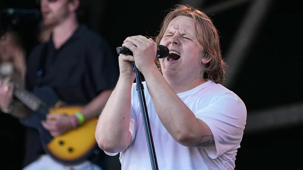 Wieder ganz oben in den Schweizer Charts: Der schottische Singer-Songwriter Lewis Capaldi. (Archivbild)