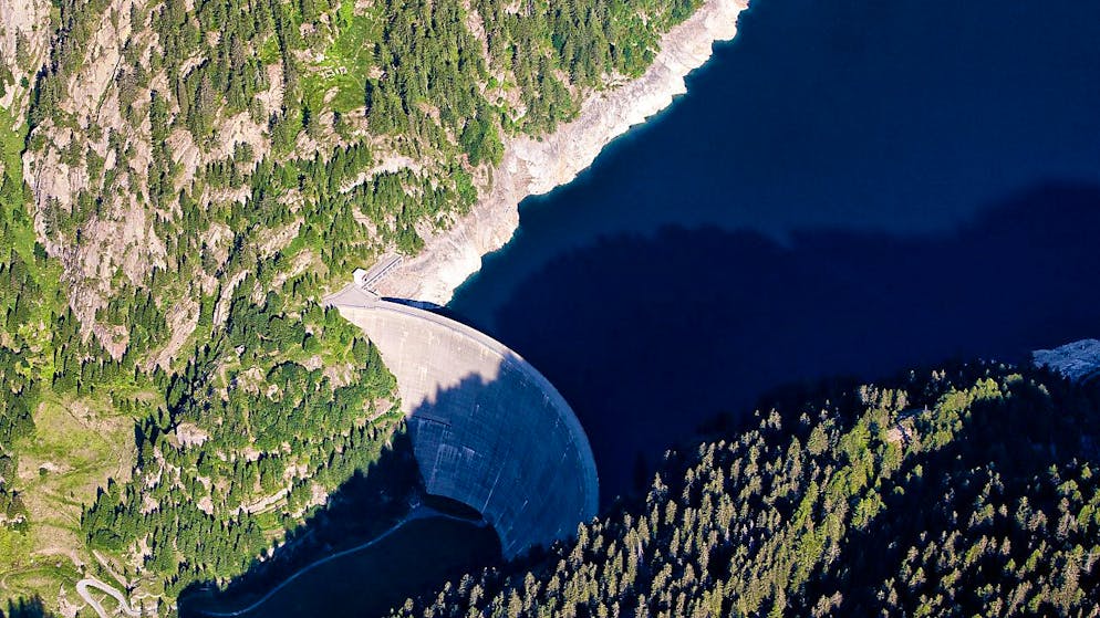 Der bogenförmig, 1956 erbaute Sambuco-Staudamm ist 360 Meter lang und bis zu 130 Meter hoch. (Archivaufnahme)