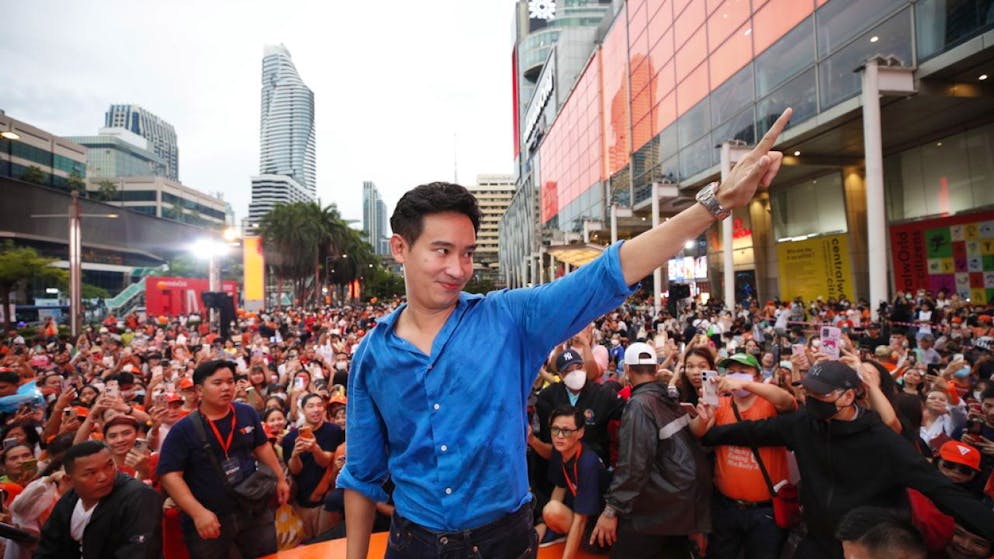 Il partito "Move Forward" di Pita Limjaroenrat ha trionfato sorprendentemente alle elezioni del 14 maggio col 38% dei voti.