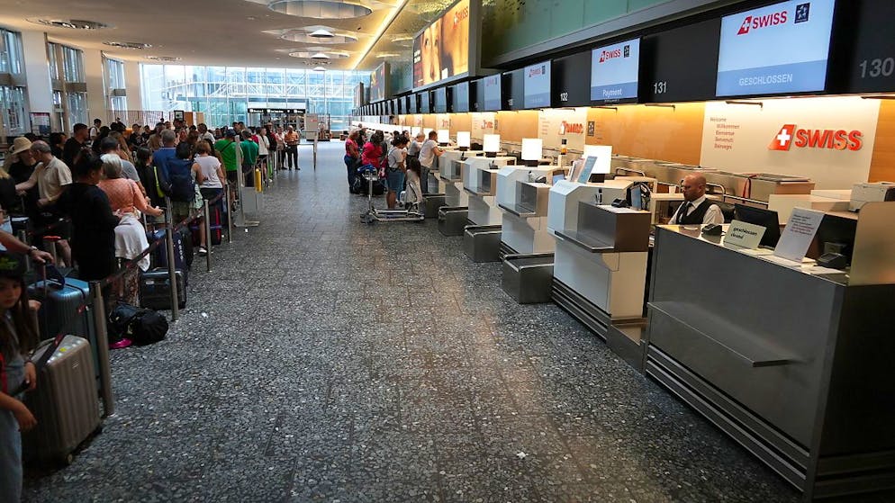 Die Swiss erwartet im Sommer 20 Prozent mehr Fluggäste als 2022. Fluglotsenmangel in Europa und zunehmende Streiks machen ihr Sorgen.