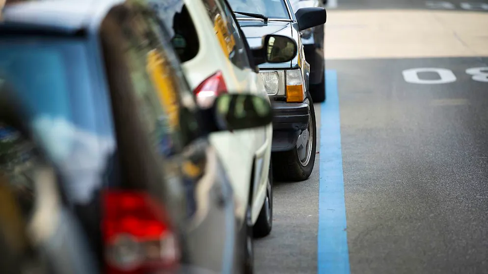 Wer darf überhaupt noch parken?. Parkplatz-Streit in Zürich eskaliert – jetzt bekriegen sich sogar Verbündete