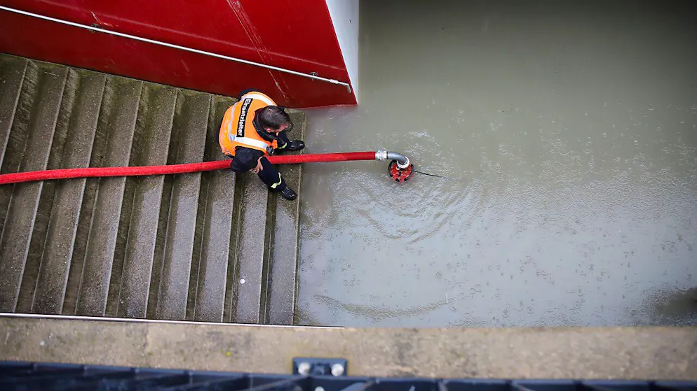 Die Unterführung Chollermüli in Zug stand unter Wasser.