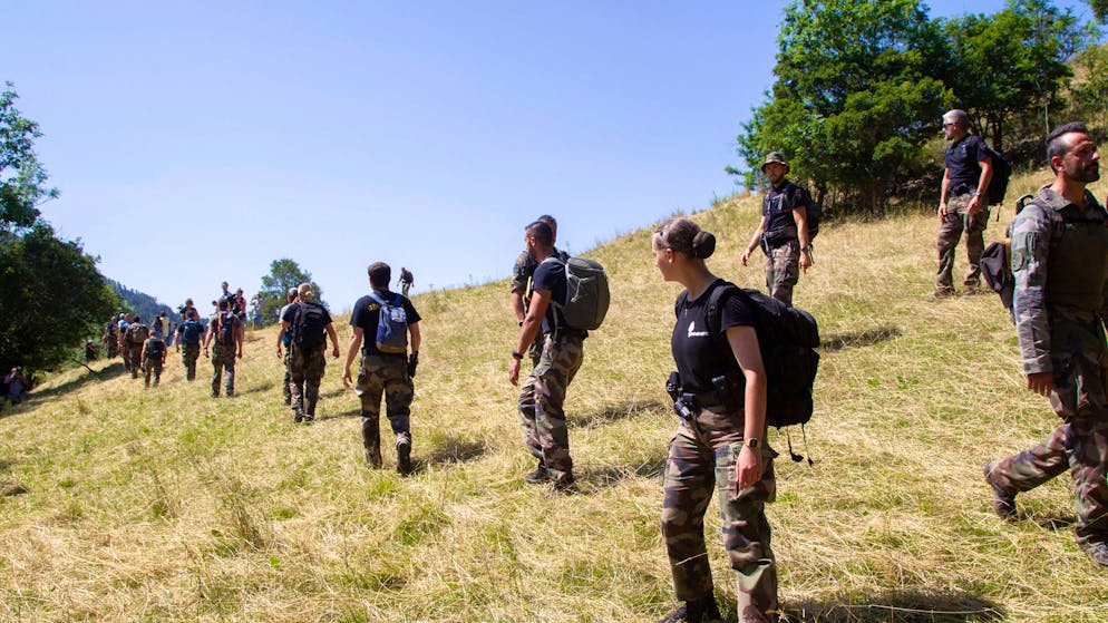 La sera del quarto giorno. Le ricerche sul terreno del piccolo Émile sono state interrotte