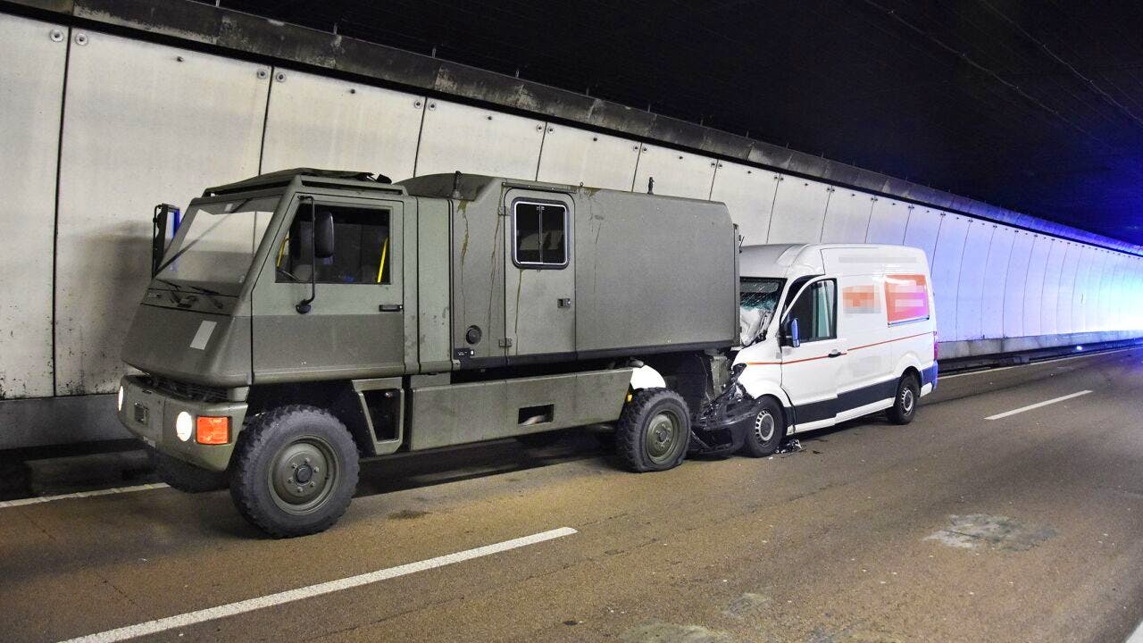 Verkehrsunfall: Lieferwagen Kollidiert Im Seelisbergtunnel NW Mit ...