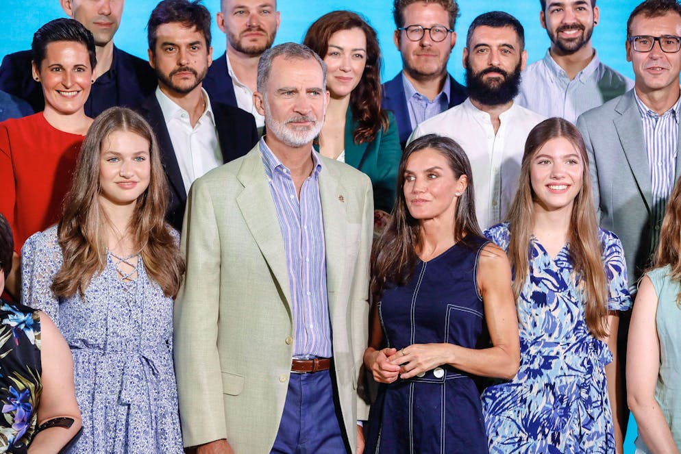 Tötete Ex-König Juan Carlos so seinen Bruder?. Es ist anzunehmen, dass Felipe VI., heutiger König von Spanien, nur wenig Freude haben wird an den neuerlichen Schlagzeilen um seinen Vater.