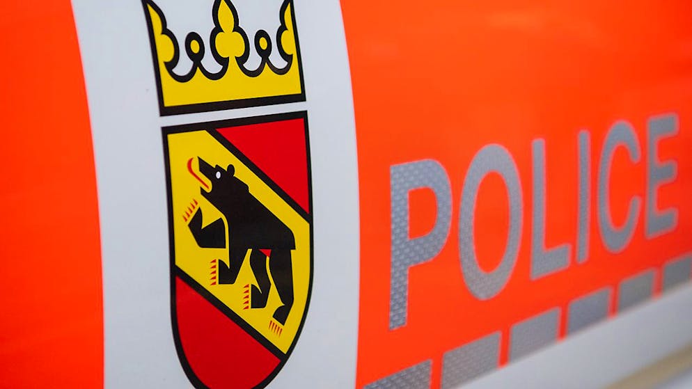 Ein Mann stirbt bei einem Unfall mit drei involvierten Fahrzeugen auf der A16 bei Tavannes BE am Donnerstagnachmittag. (Symbolbild)