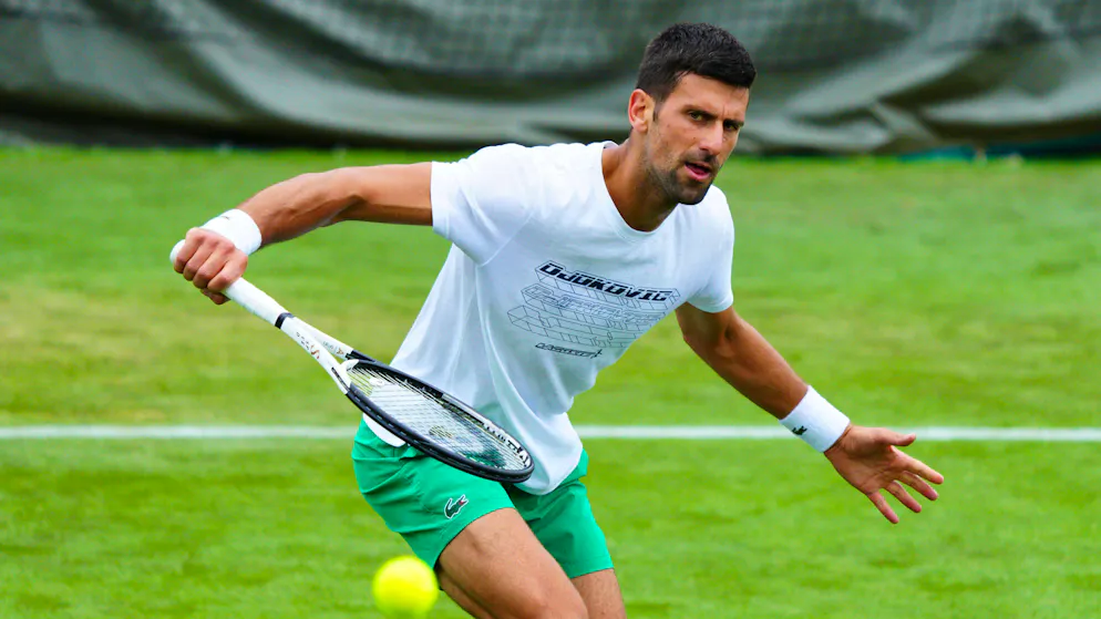 Novak Djokovic trainiert im All England Lawn Tennis and Croquet Club – nicht ganz anonym. 