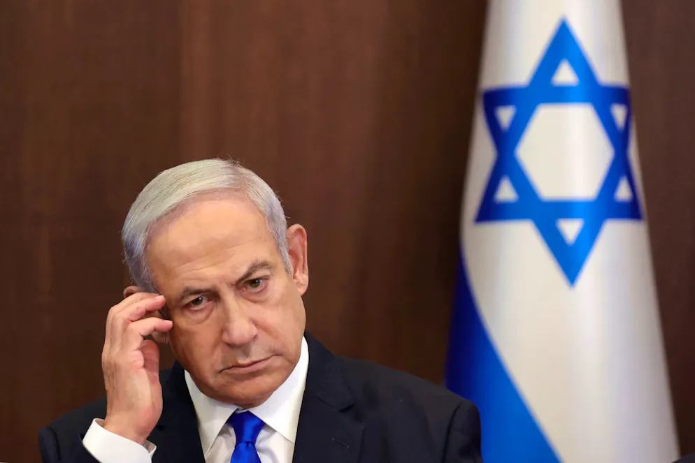Benjamin Netanjahu ist in die Notaufnahme eines Krankenhauses in der Nähe der Stadt Tel Aviv gebracht worden.