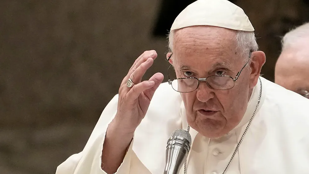 ARCHIV - Papst Franziskus bei einer Audienz im Vatikan. Foto: Andrew Medichini/AP/dpa