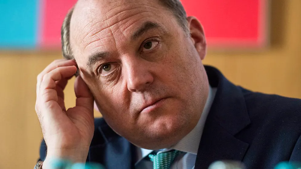 Der britische Verteidigungsminister Ben Wallace bei einem Interview in der britischen Botschaft in Berlin.