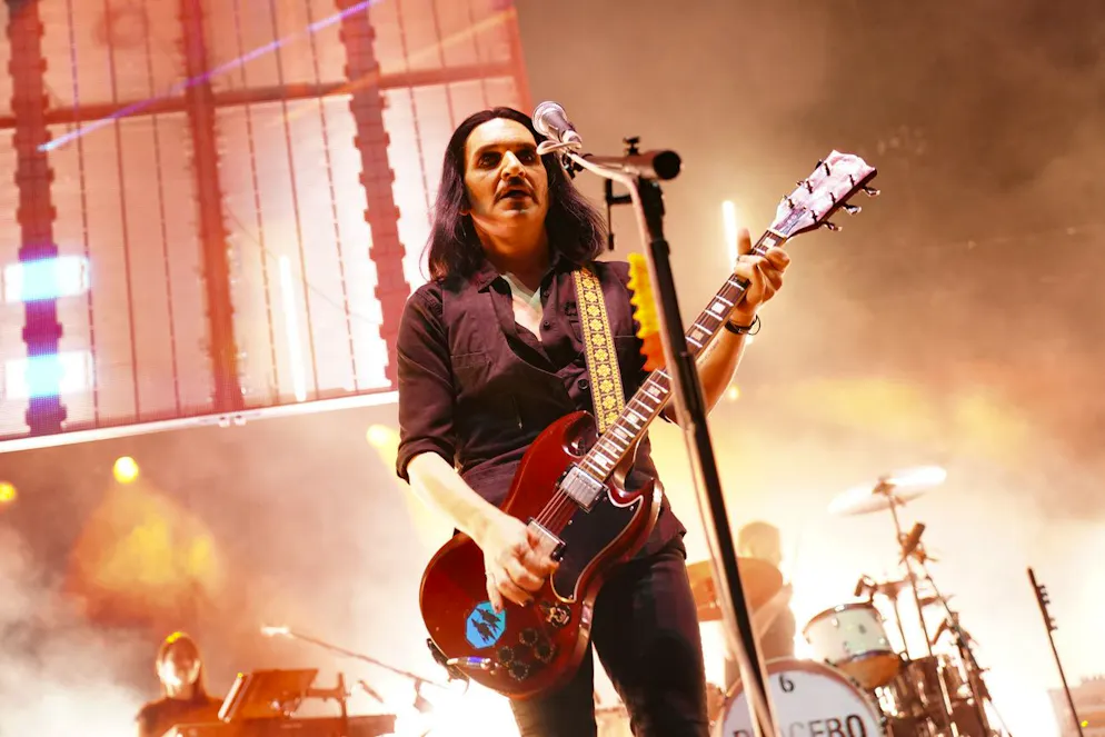 Il leader dei Placebo Brian Molko durante un concerto del 2022 (immagine simbolica d'archivio).