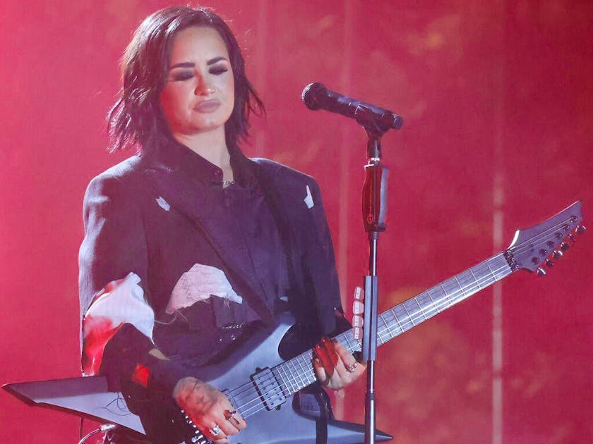 Demi Lovato: “I have problems with sight and hearing”