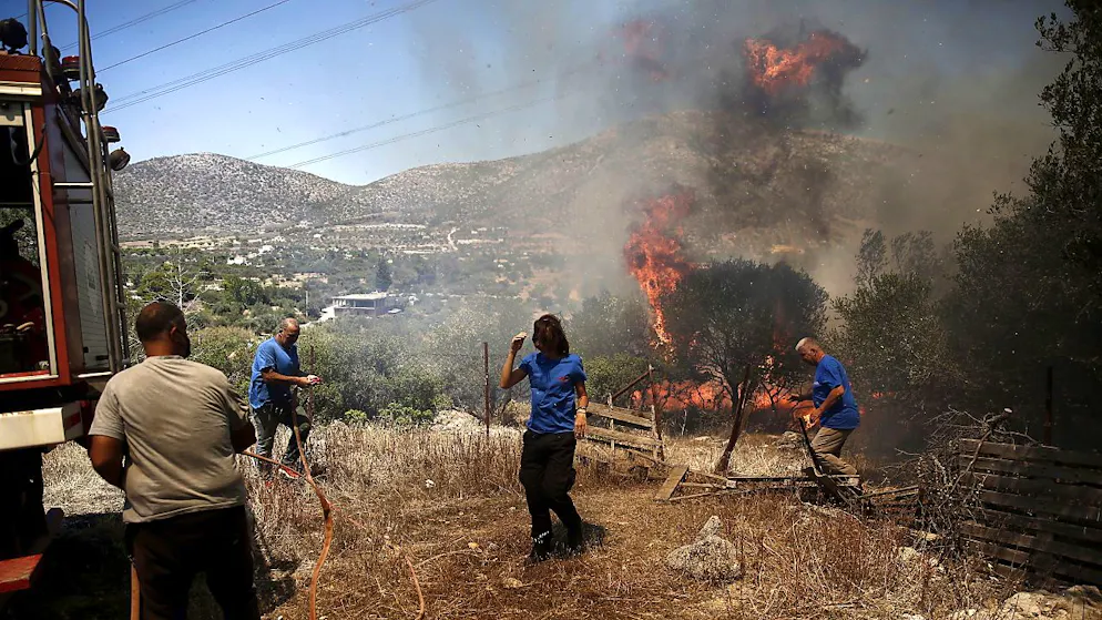 Pompieri in azioni a Kouvaras, a 50 chilometri da Atene. Evacuate a titolo precauzionale diverse zone balneari.