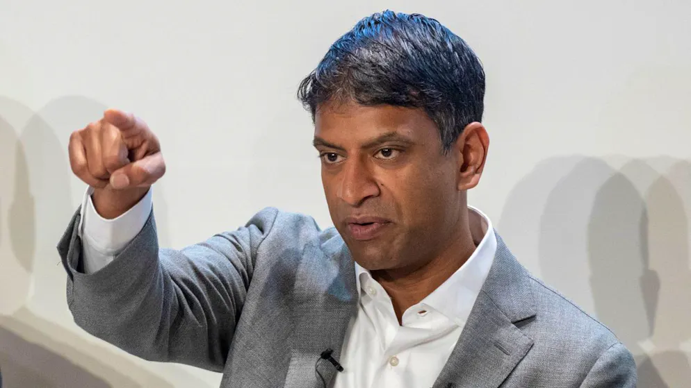 Ihn dürfte es freuen: Novartis-Chef Vas Narasimhan kann bereits zum zweiten Mal im laufenden Geschäftsjahr den Konzernausblick erhöhen. (Archivbild)