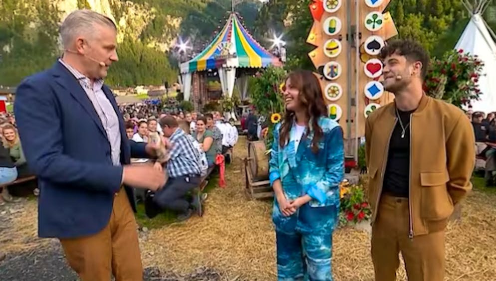 Christina Luft und Luca Hänni im Gespräch mit Rainer Maria Salzgeber, dem Moderator vom «Donnschtig-Jass». 