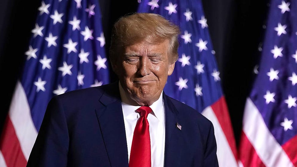 Trump non esita a parlare di strumentalizzazioni commentando l'ultima indagine nei suoi confronti.