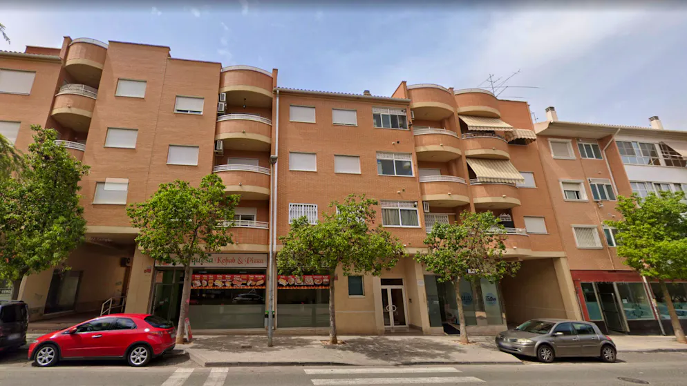 Hier wohnt Carlos Alcaraz. Das Zuhause von Carlos Alcaraz: Gemeinsam mit seinen Eltern lebt er ihn einer Wohnung in Murcia ...