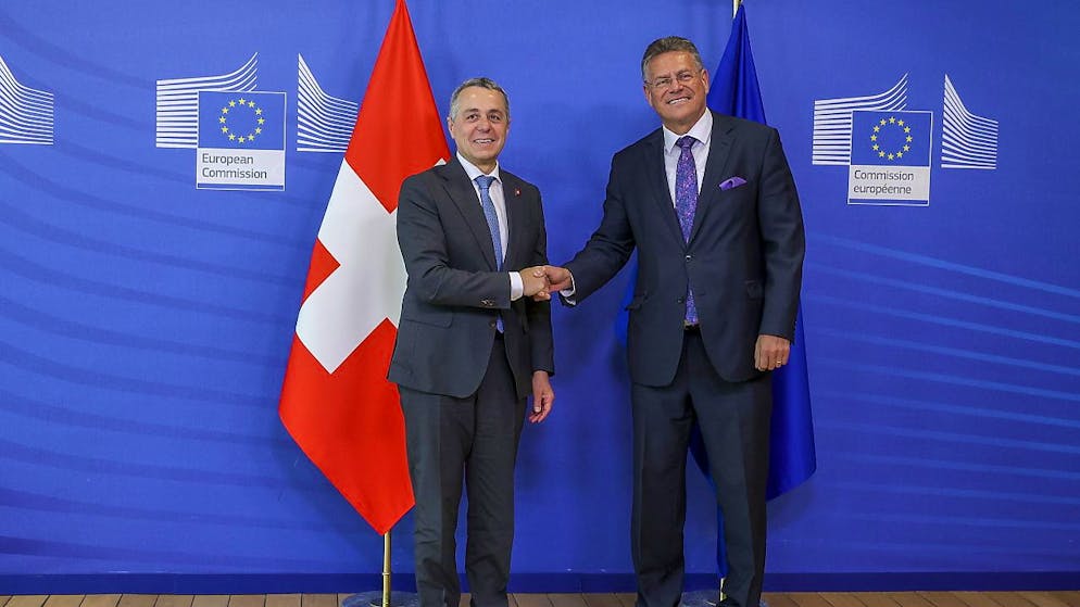 Il consigliere federale Ignazio Cassis (sin.) e il vice presidente della Commissione europea, Maros Sefcovic.